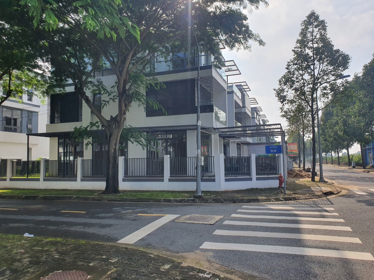 Shophouse DT 8x20 m2 căn góc ngã tư siêu đẹp tại KĐT Đông Tăng Long Tp Thủ Đức 2