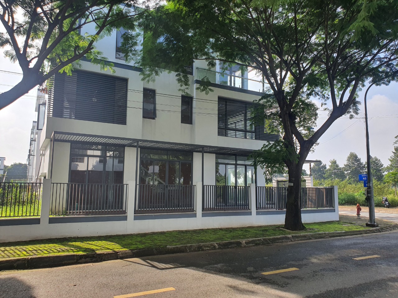 Shophouse DT 8x20 m2 căn góc ngã tư siêu đẹp tại KĐT Đông Tăng Long Tp Thủ Đức 3